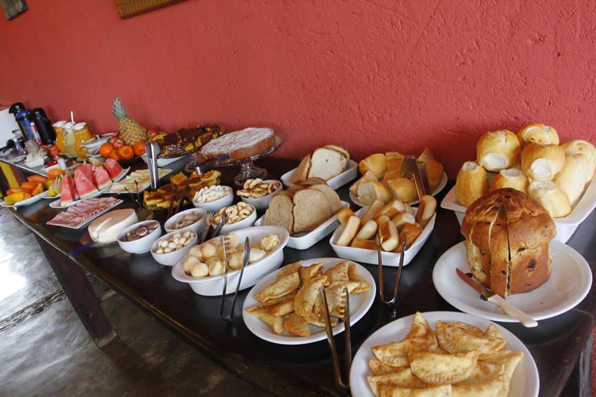 Mesa de café da manha Pousada Província em Lavras Novas